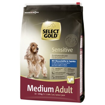 Select Gold Sensitive Hundefutter Tasche mit einem mittelgroßen Hund. Der Text hebt "Mit Wasserbüffel & Tapioka" und "Medium Adult 11-25 kg" hervor.